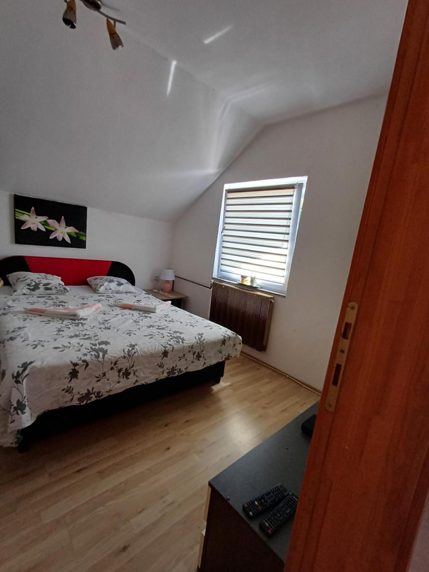 Apartman Denis Una Luzine Zewnętrze zdjęcie