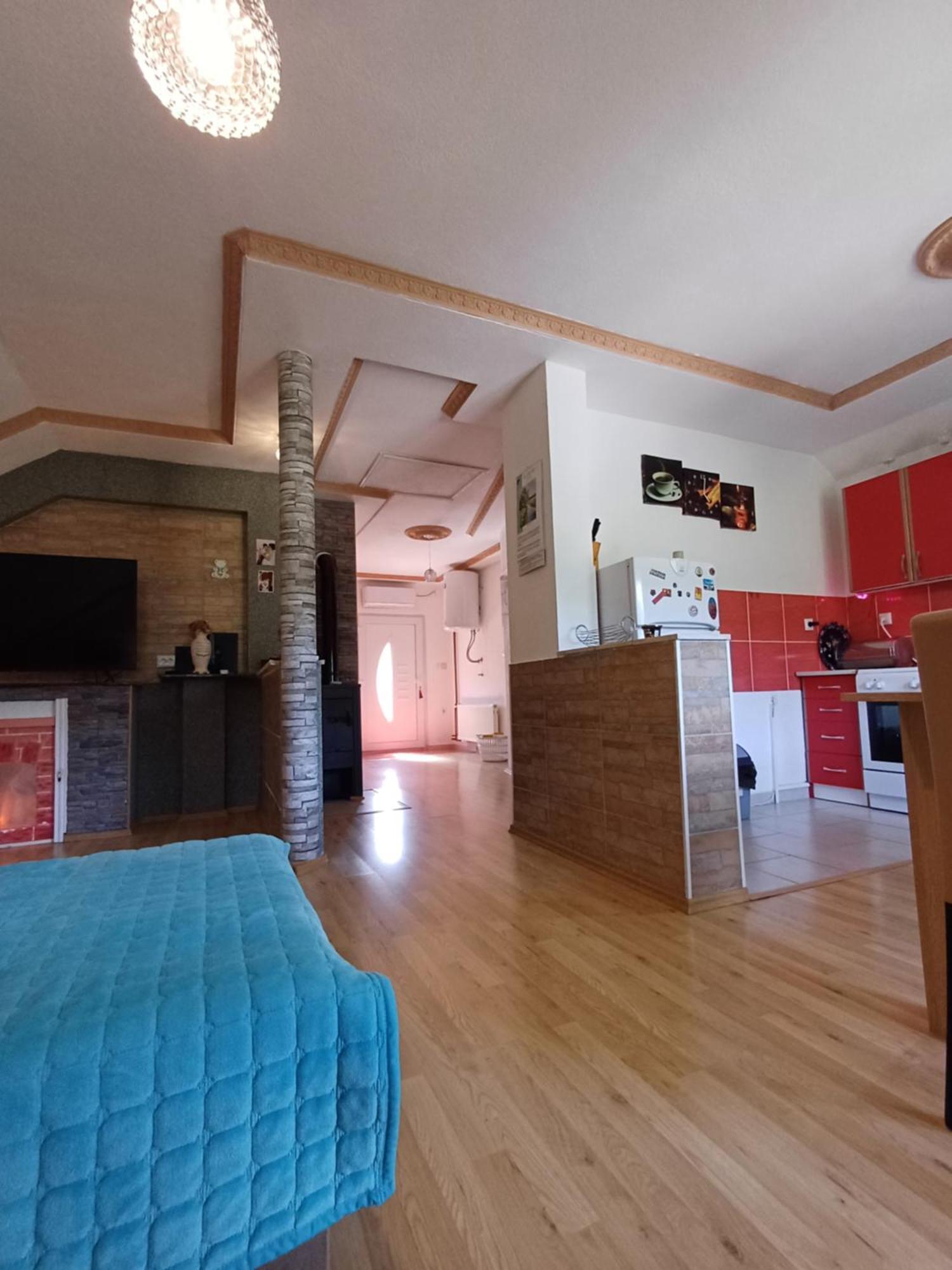 Apartman Denis Una Luzine Zewnętrze zdjęcie